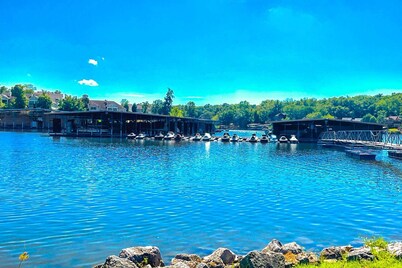 1 Mi to Lake of the Ozarks: Condo w/ Pool Access