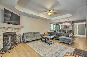 Apartment (4 Bedrooms) | Interior - 1 Mi to Lake of the Ozarks: Condo w/ Pool Access (Lake Ozark)