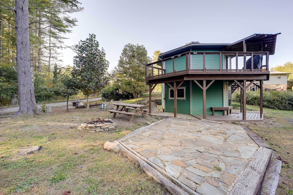 West Jefferson 'mountain Lighthouse' w/ Grill