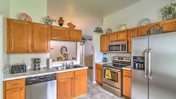 House (3 Bedrooms) | Interior