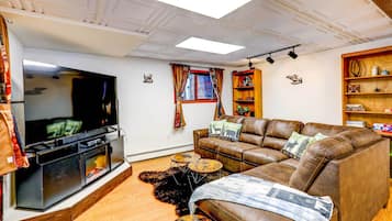 House (2 Bedrooms) | Depan hartanah