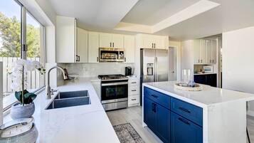 House (2 Bedrooms) | Private kitchen | Microwave, oven, stovetop, dishwasher