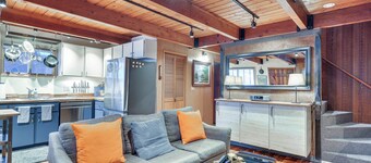 Inviting Mt Hood Cabin w/ Porch: 1 Mi to Skibowl!