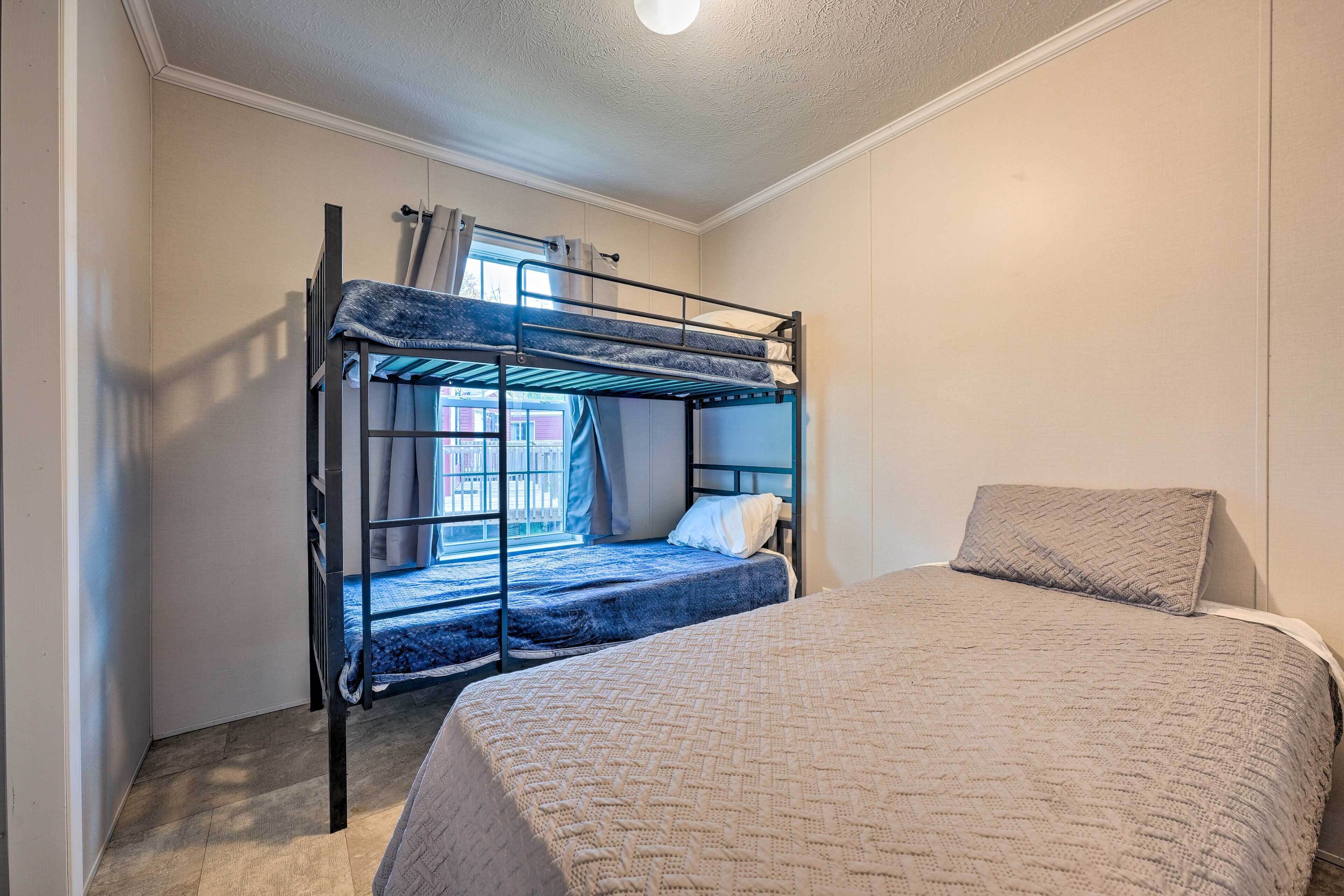 A bunk bed room with a single bed and a bunk bed.