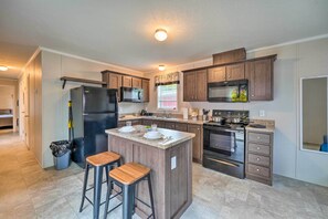 Interior - Cassopolis Cabin: On-site Boating & Fishing! (Cassopolis)