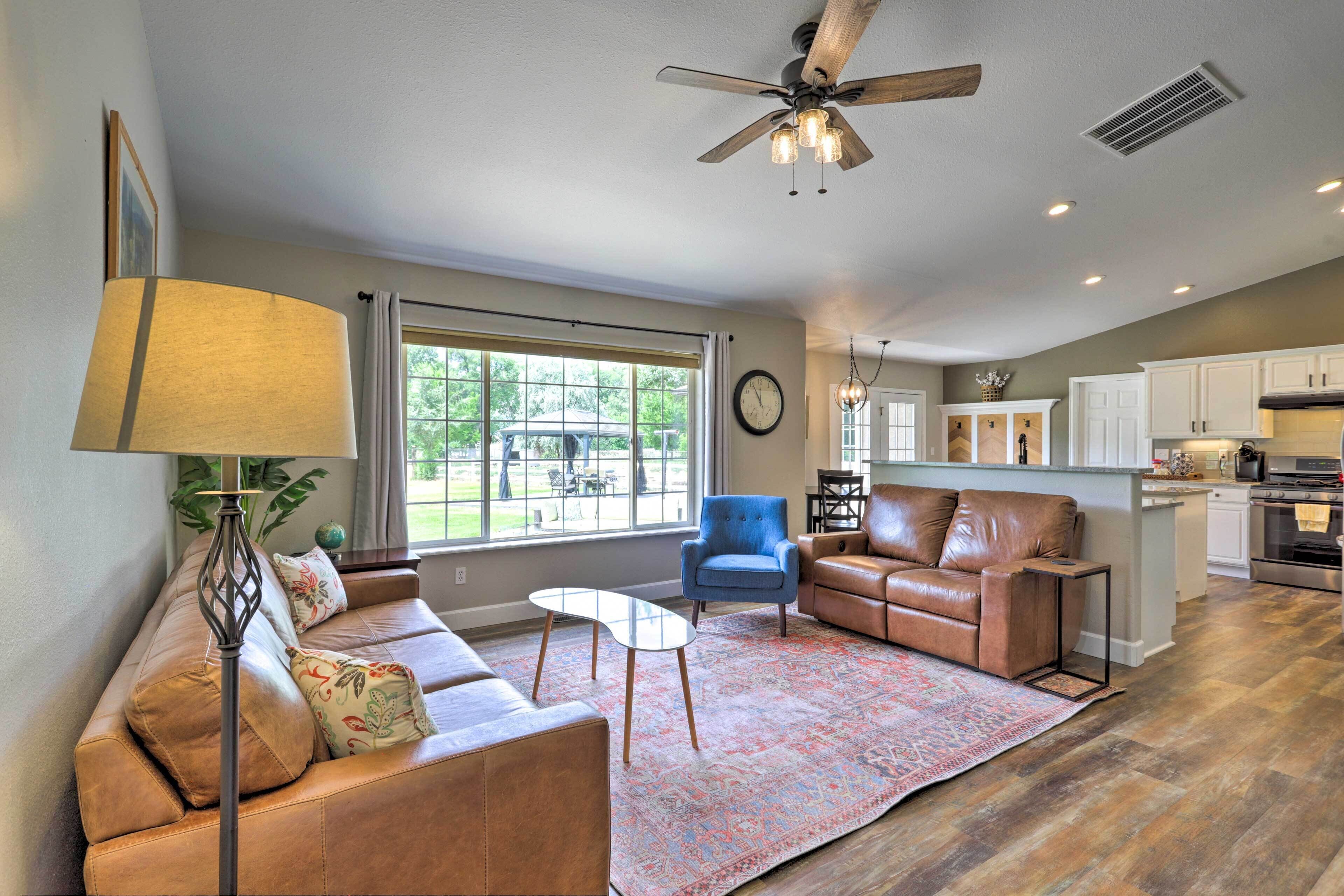 Home w/ Grill ~ 4 Miles to CO National Monument!