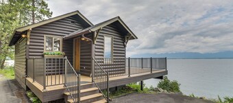 Cozy Flathead Lake Cabin w/ Picturesque View
