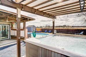 Terrace/patio - Family Home w/ Sunroom & Fire Pit! (New Braunfels)