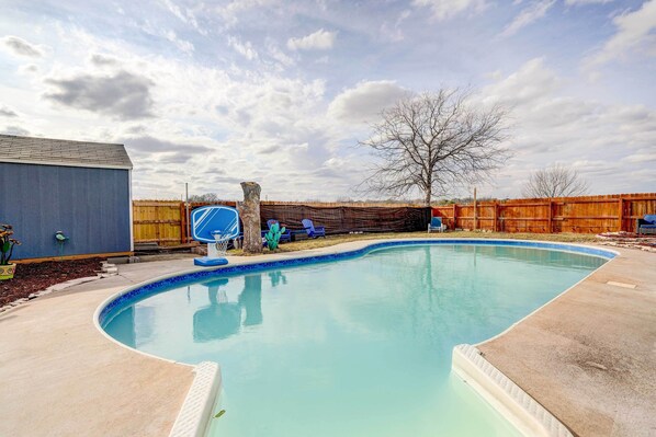 Outdoor pool - Family Home w/ Sunroom & Fire Pit! (New Braunfels)