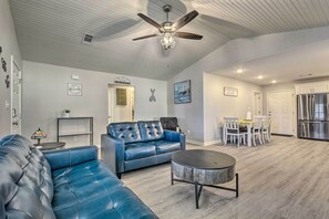 House (2 Bedrooms) | Interior