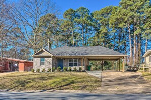 House (2 Bedrooms) | Interior - Family Home ~ 5 Mi to Downtown Little Rock! (Little Rock)