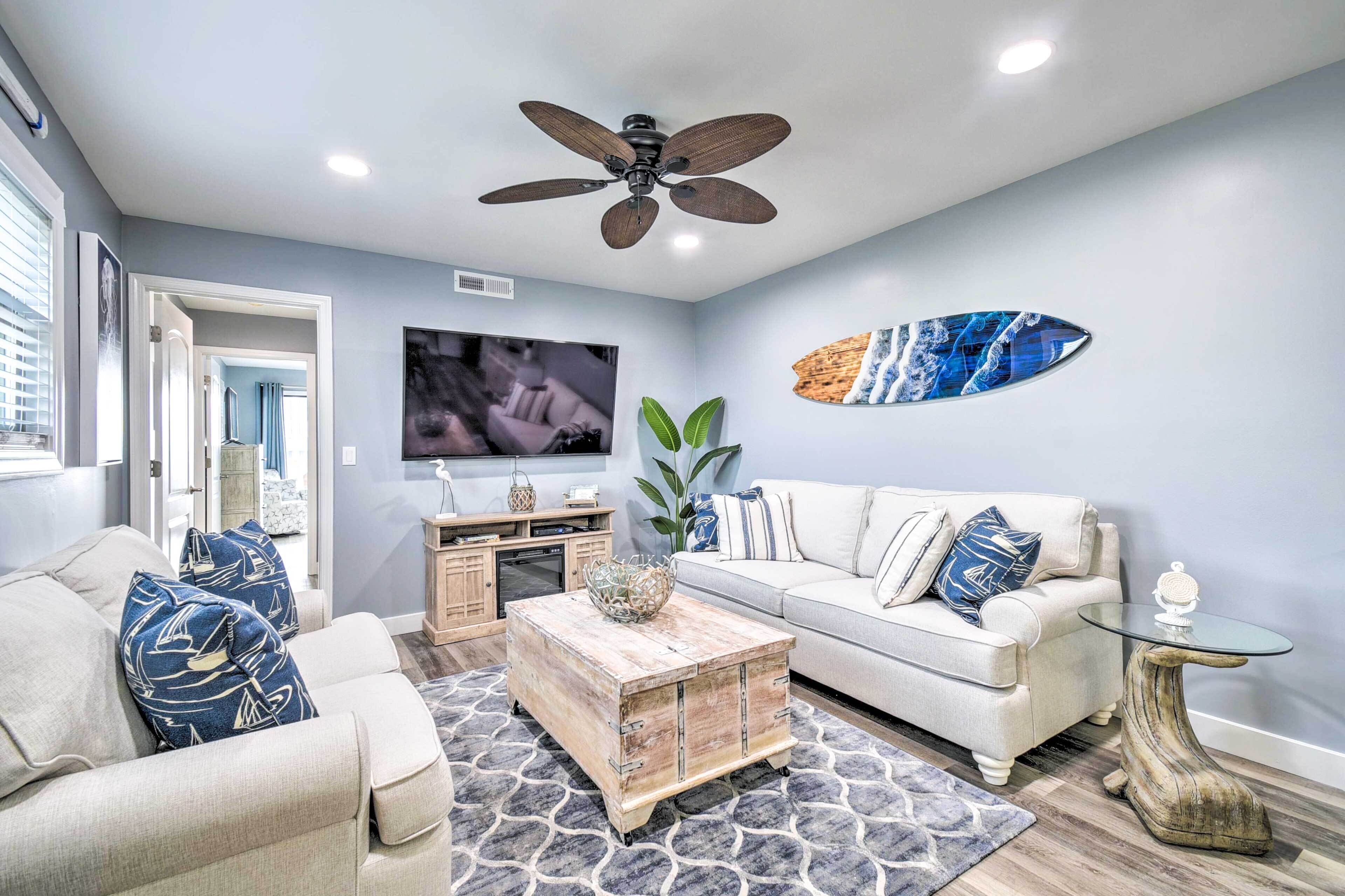 North Myrtle Beach Condo - Walk to Beaches!