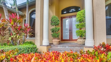 Villa (6 Bedrooms) | Exterior detail