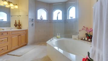 Villa (6 Bedrooms) | Interior