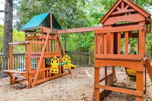 House (5 Bedrooms) | Interior - Waterfront Beaver Lake House w/ Deck & Fire Pit! (Eureka Springs)