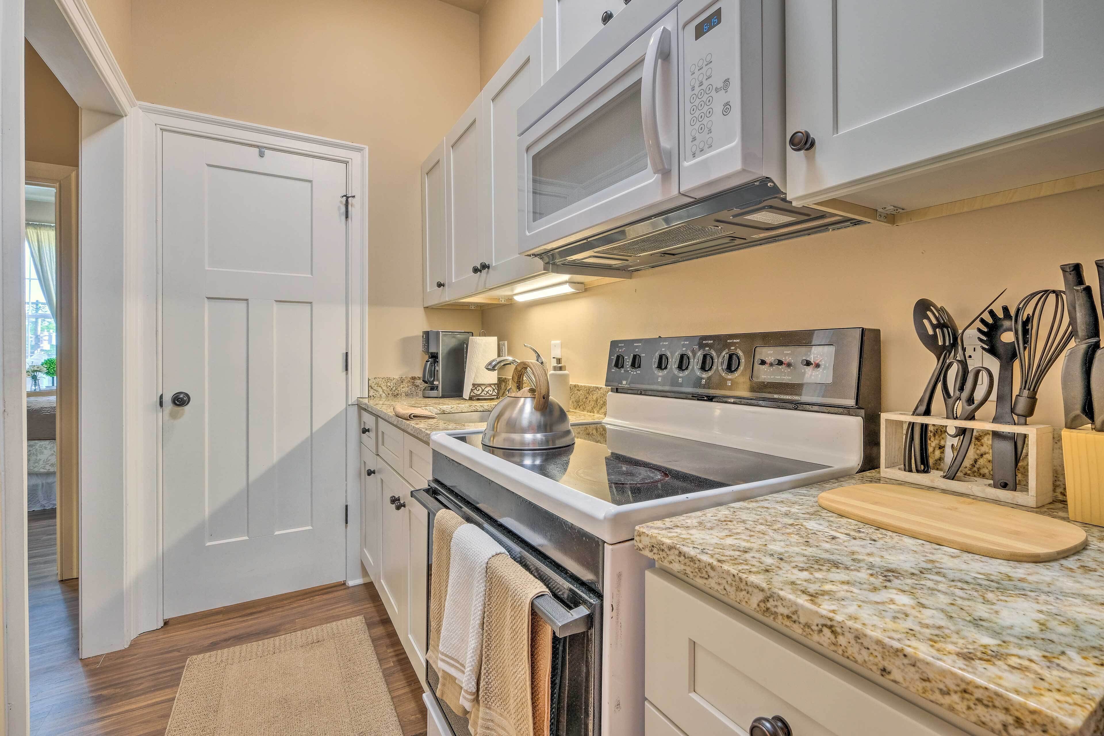 Quaint 2nd-floor Apt in Historic Georgetown!