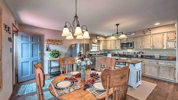 House (2 Bedrooms) | Interior