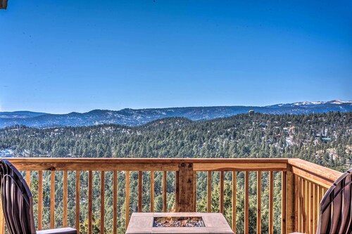 Mountains Majesty Cabin w/ Hot Tub & Mtn Views!