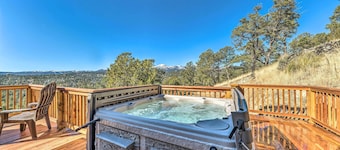 Mountains Majesty Cabin w/ Hot Tub & Mtn Views!