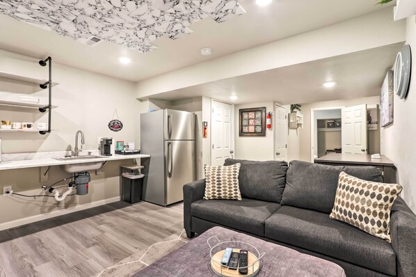 Interior - 8 Mi to Barr Lake: Cozy Commerce City Home! (Commerce City)