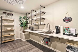 Interior - 8 Mi to Barr Lake: Cozy Commerce City Home! (Commerce City)