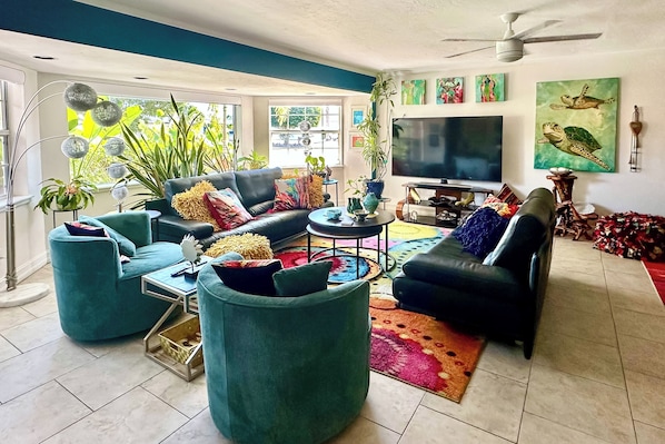 Interior - 1 Mi to Dtwn: Sun-soaked Cape Coral Getaway! (Cape Coral)