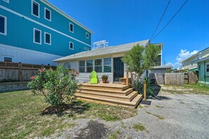 Exterior - Bright Carolina Beach Cottage w/ Yard & Grill (Carolina Beach)