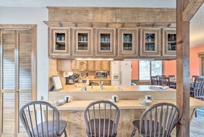 Interior - 14 Mi to Ski Apache: Ruidoso Home w/ Deck & Grill! (Ruidoso)