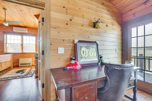 Quiet Snow Estate Retreat in the Poconos