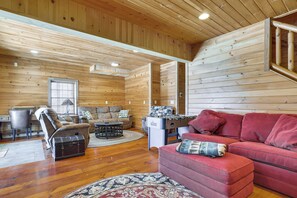 House (4 Bedrooms) | Interior - Quiet Snow Estate Retreat in the Poconos (Moscow)