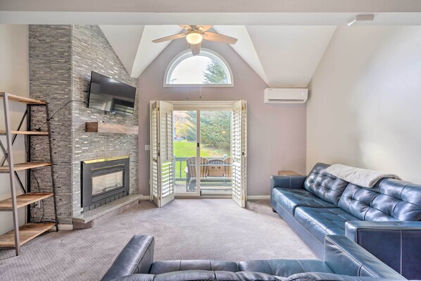 Apartment (0 Bedroom) | Living area - Ellicottville Townhome ~ Half Mi to Slopes! (Ellicottville)