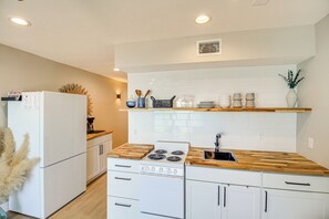 Apartment (1 Bedroom) | Interior - Breezy Beachfront Condo in Heart of Corpus Christi (Corpus Christi)