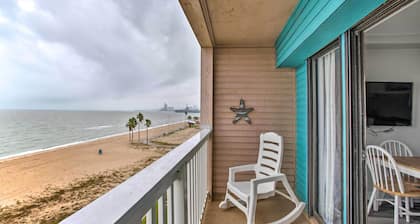 Breezy Beachfront Condo in Heart of Corpus Christi