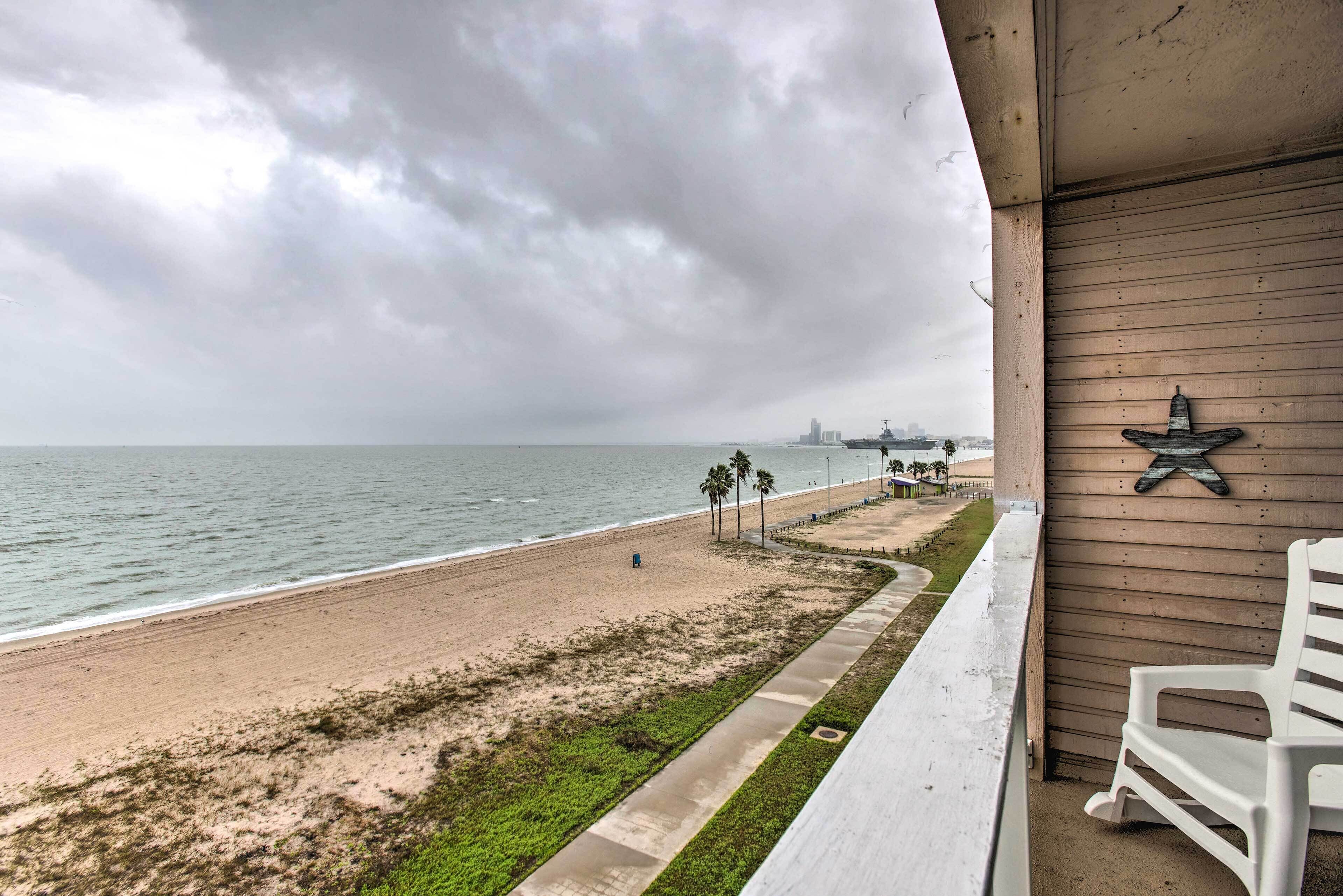 Breezy Beachfront Condo in Heart of Corpus Christi