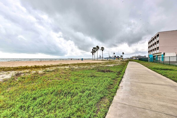 Apartment (1 Bedroom) | Interior - Breezy Beachfront Condo in Heart of Corpus Christi (Corpus Christi)