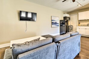 Apartment (0 Bedroom) | Interior - Modest Huntsville Studio w/ Full Kitchen! (Huntsville)