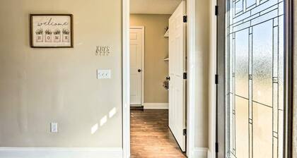 Modest Huntsville Studio w/ Full Kitchen!