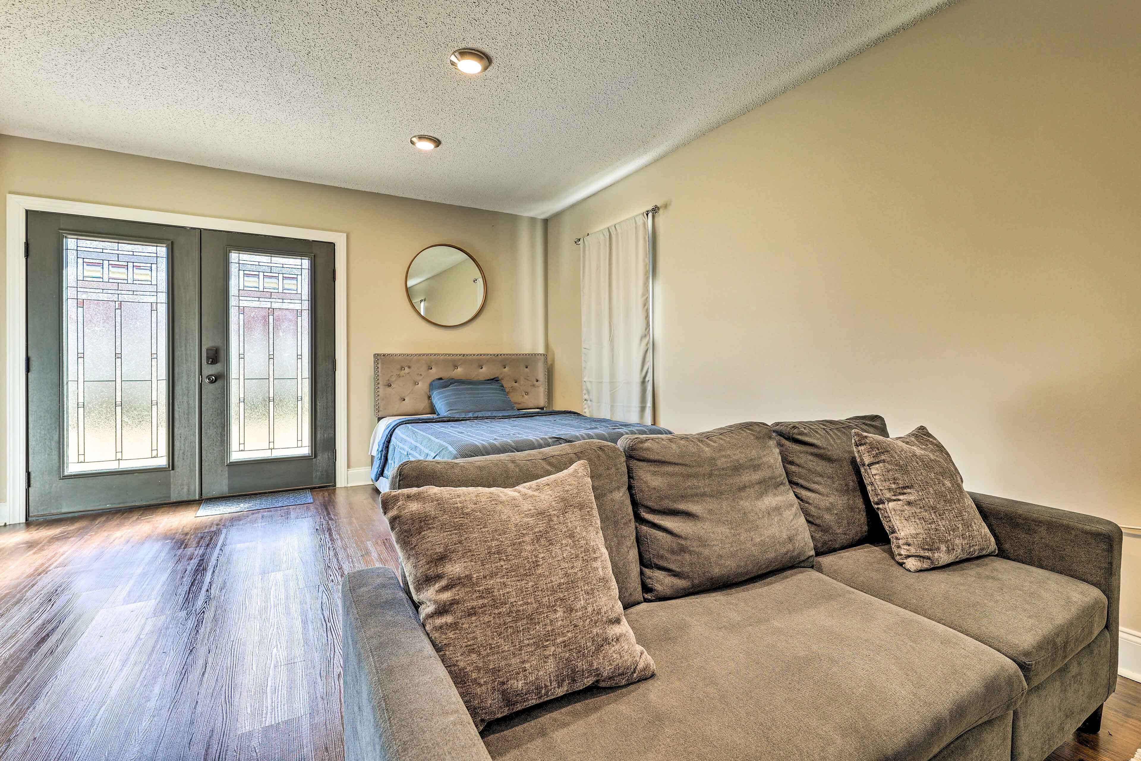 Modest Huntsville Studio w/ Full Kitchen!