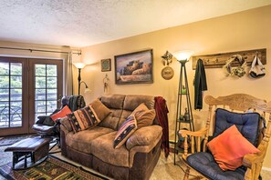 Apartment (2 Bedrooms) | Interior - Mountain-view Angel Fire Condo: Walk to Skiing (Angel Fire)