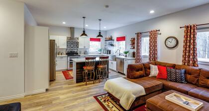 Convenient Fairbanks Guest Suite w/ Grill!