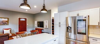 Convenient Fairbanks Guest Suite w/ Grill!