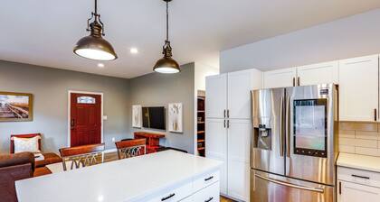 Convenient Fairbanks Guest Suite w/ Grill!