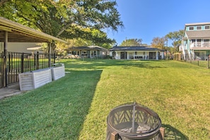 Terrace/patio - Lakefront Family Home, Recently Renovated! (Trinidad)