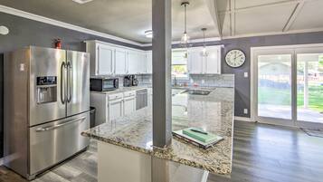 House (4 Bedrooms) | Private kitchen | Paper towels