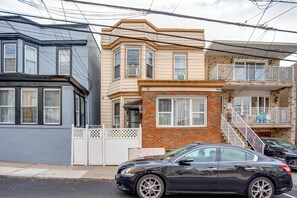 Apartment (2 Bedrooms) | Interior - West New York Apartment ~ 7 Mi to Manhattan! (West New York)