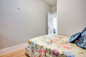 Apartment (2 Bedrooms) | Interior - West New York Apartment ~ 7 Mi to Manhattan! (West New York)