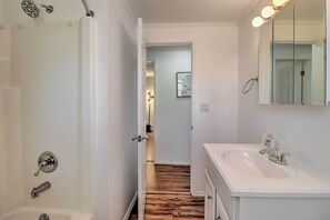 Maison (3 Bedrooms) | Salle de bain | Baignoire
