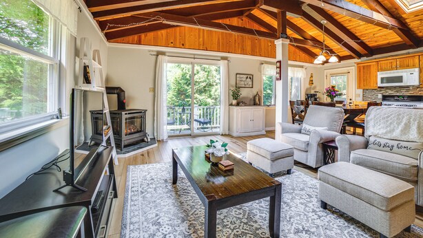 Cottage (2 Bedrooms) | Interior - Breathtaking Newbury Cottage w/ Deck on Chalk Pond (Newbury)