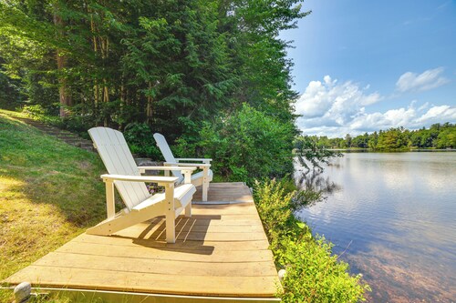 Breathtaking Newbury Cottage w/ Deck on Chalk Pond