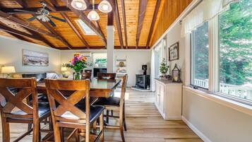 Cottage (2 Bedrooms) | Bahagian dalam